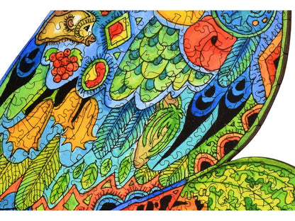 A closeup of the front of the puzzle, Macaw.